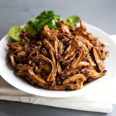 Honey Glazed Crockpot Chicken Adobo - simple pantry ingredients, hardly any hands-on time, 200 calories. | https://solid-fatburn.fit