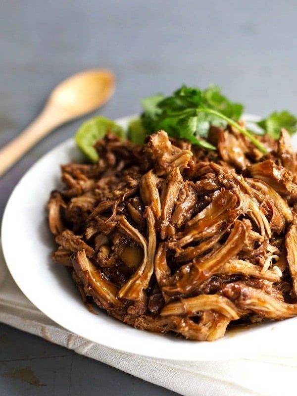 Honey Glazed Crockpot Chicken Adobo - simple pantry ingredients, hardly any hands-on time, 200 calories. | https://solid-fatburn.fit